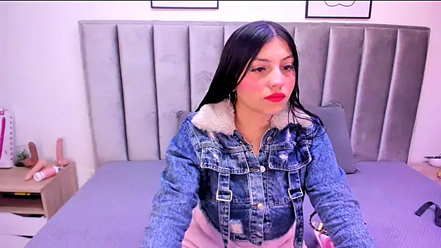 Snapshot of Emmy-Turnner chatting on 10.24.25 Emmy-Turnner online show from 10.24.25