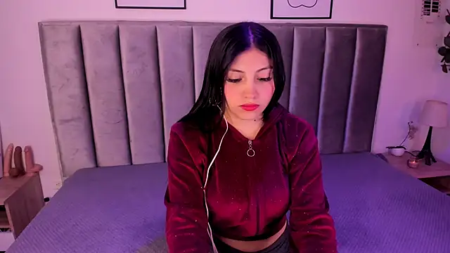 Snapshot of Emmy-Turnner chatting on 10.28.25 Emmy-Turnner online show from 10.28.25