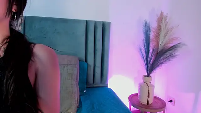 DannaHadid online show from 03.15.25