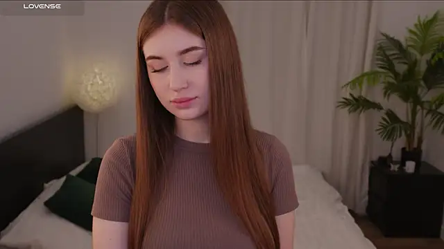 Lilly Colins online show from 01.04.25