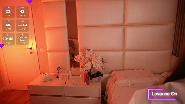 Lilly Colins online show from 11.02.25