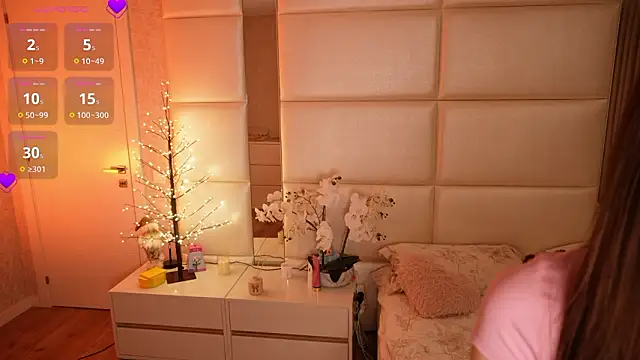 Lilly Colins online show from 02.22.26