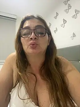 AntonellaAlondra4 online show from 12.21.24