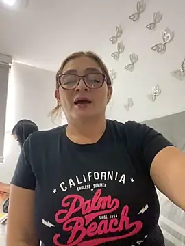 AntonellaAlondra4 online show from 01.01.25