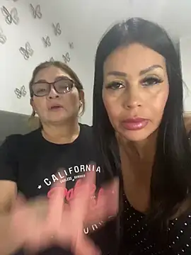 AntonellaAlondra4 online show from 01.01.25