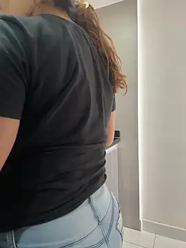 AntonellaAlondra4 online show from 11.25.25