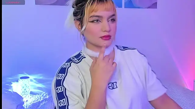 Snapshot of Pretty__zoe chatting on 03.19.25 Pretty  zoe online show from 03.19.25