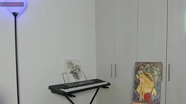 Snapshot of Pretty__zoe chatting on 09.10.25 Pretty  zoe online show from 09.10.25