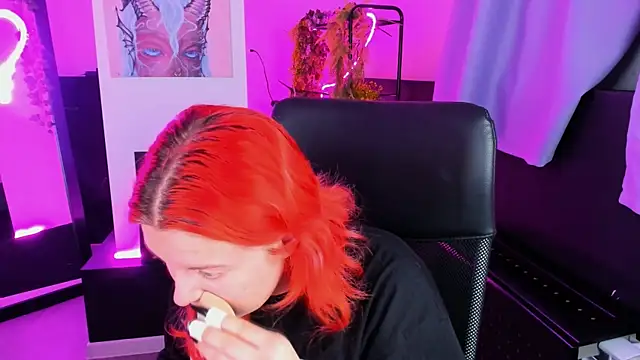 NielletaBlossom online show from 12.23.24