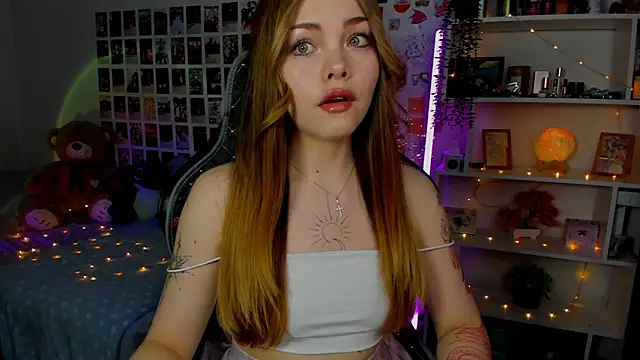 Snapshot of AkiraKatsu chatting on 09.24.25 AkiraKatsu online show from 09.24.25