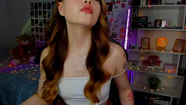 Snapshot of AkiraKatsu chatting on 09.26.25 AkiraKatsu online show from 09.26.25