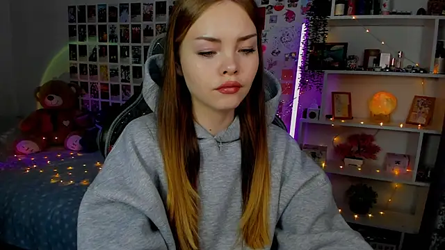 Snapshot of AkiraKatsu chatting on 09.30.25 AkiraKatsu online show from 09.30.25