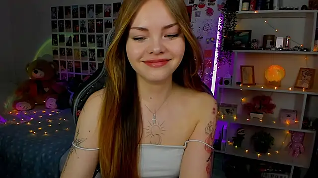 Snapshot of AkiraKatsu chatting on 10.08.25 AkiraKatsu online show from 10.08.25