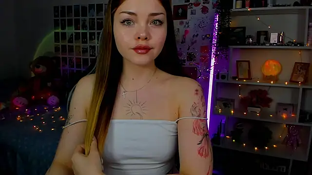 Snapshot of AkiraKatsu chatting on 10.17.25 AkiraKatsu online show from 10.17.25