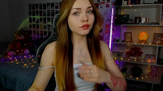 Snapshot of AkiraKatsu chatting on 10.23.25 AkiraKatsu online show from 10.23.25