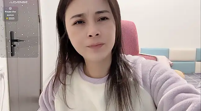 Qwi-V1 online show from 12.23.24