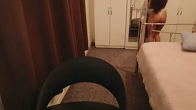 karlaolivia online show from 10.03.25