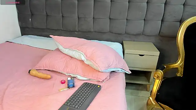 Snapshot of Yayittha chatting on 12.19.24 Yayittha online show from 12.19.24