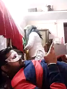 Snapshot of bobbyronak chatting on 01.01.25 bobbyronak online show from 01.01.25