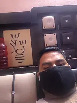 Snapshot of bobbyronak chatting on 03.01.25 bobbyronak online show from 03.01.25