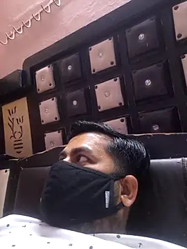 Snapshot of bobbyronak chatting on 03.20.25 bobbyronak online show from 03.20.25