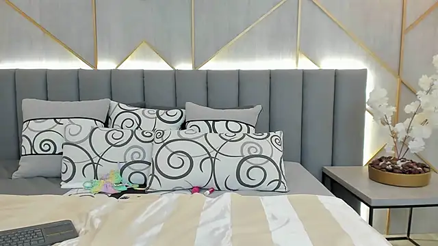 miia blake online show from 12.12.24