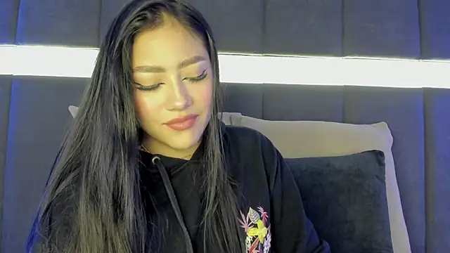 nicolle pierce online show from 02.05.25