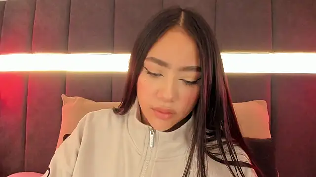 nicolle pierce online show from 09.22.25