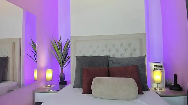 nicolle pierce online show from 04.04.26