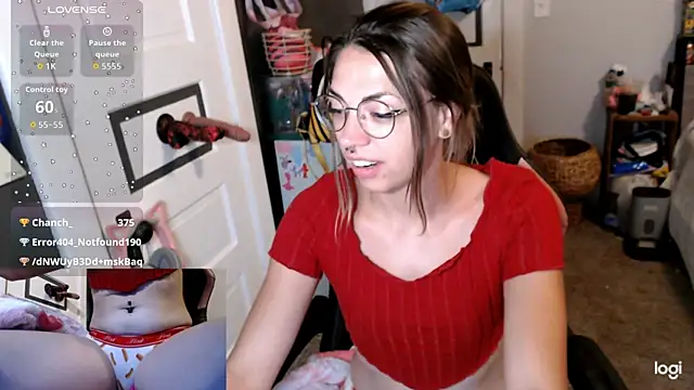 Snapshot of KSwonderland6 chatting on 10.11.25 KSwonderland6 online show from 10.11.25