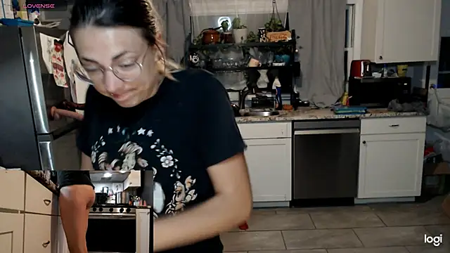 Snapshot of KSwonderland6 chatting on 10.16.25 KSwonderland6 online show from 10.16.25