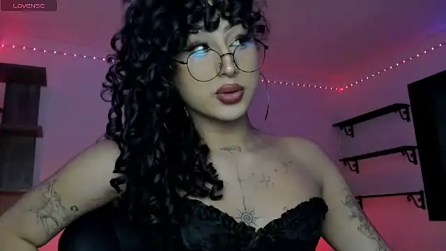 Heka Prudence online show from 04.18.26