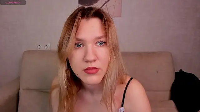 Snapshot of Mariel_Brown chatting on 12.28.24 Mariel Brown online show from 12.28.24