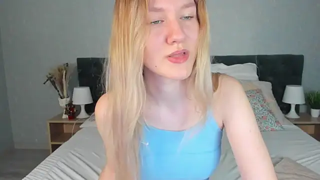 Snapshot of Mariel_Brown chatting on 01.05.25 Mariel Brown online show from 01.05.25