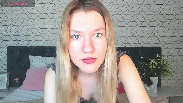 Snapshot of Mariel_Brown chatting on 01.07.25 Mariel Brown online show from 01.07.25