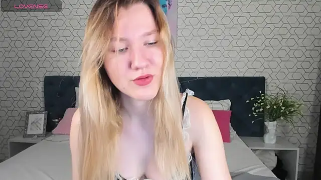 Snapshot of Mariel_Brown chatting on 01.11.25 Mariel Brown online show from 01.11.25