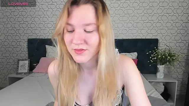 Snapshot of Mariel_Brown chatting on 01.11.25 Mariel Brown online show from 01.11.25