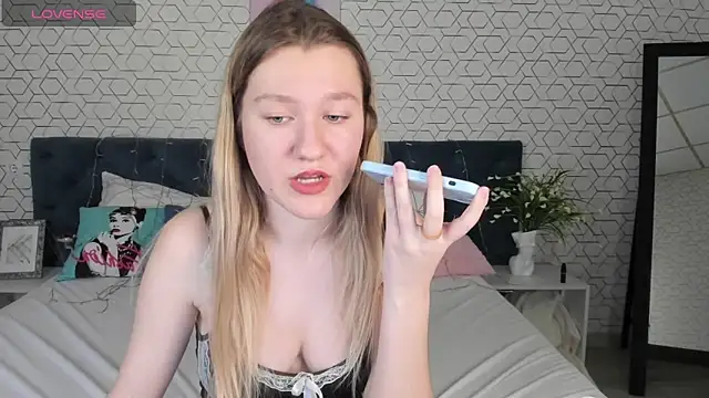 Snapshot of Mariel_Brown chatting on 01.14.25 Mariel Brown online show from 01.14.25