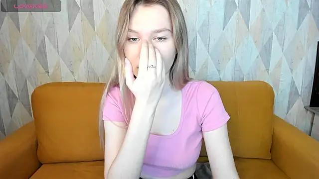 Snapshot of Mariel_Brown chatting on 01.23.25 Mariel Brown online show from 01.23.25