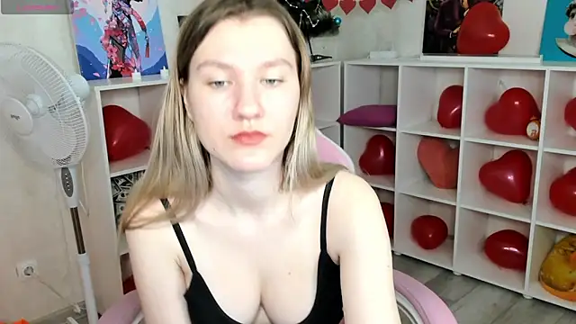 Snapshot of Mariel_Brown chatting on 02.13.25 Mariel Brown online show from 02.13.25