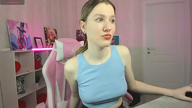 Snapshot of Mariel_Brown chatting on 03.18.25 Mariel Brown online show from 03.18.25