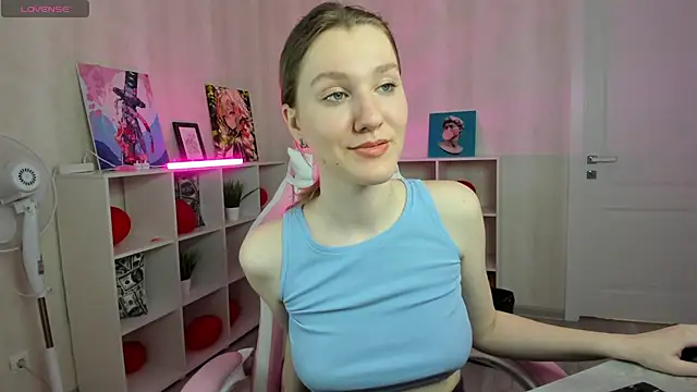 Snapshot of Mariel_Brown chatting on 03.18.25 Mariel Brown online show from 03.18.25