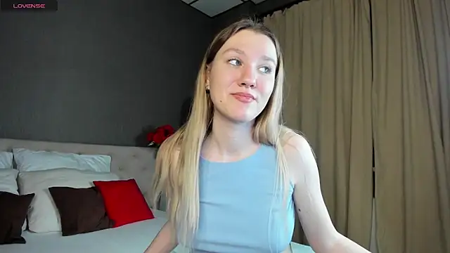 Snapshot of Mariel_Brown chatting on 03.19.25 Mariel Brown online show from 03.19.25