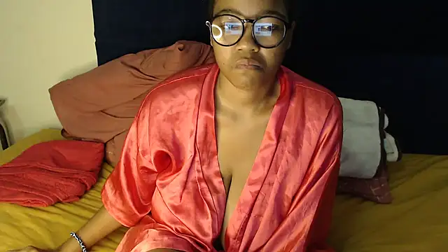 Snapshot of Busty-Londie chatting on 03.03.25 Busty-Londie online show from 03.03.25