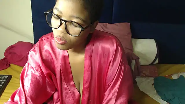 Snapshot of Busty-Londie chatting on 03.09.25 Busty-Londie online show from 03.09.25