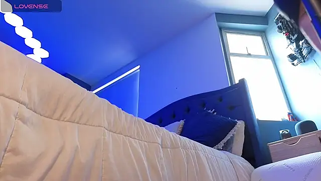 QueenYsuRey online show from 01.04.25