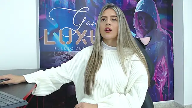 miacarperr1 online show from 02.10.25