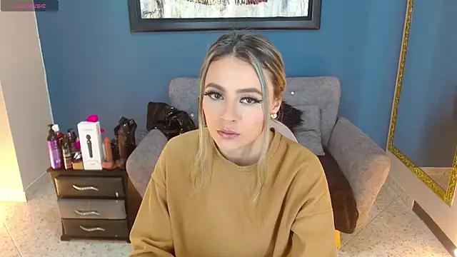 miacarperr1 online show from 03.15.25