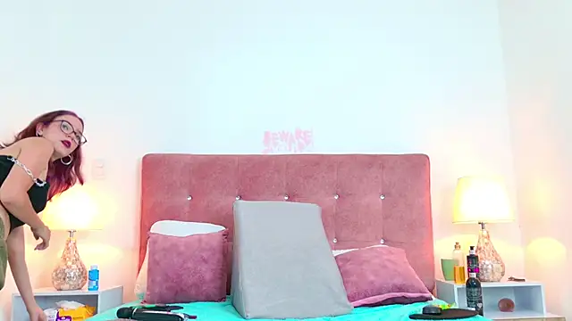 Snapshot of LiliFox18 chatting on 12.28.24 LiliFox18 online show from 12.28.24