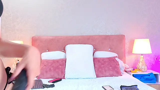 Snapshot of LiliFox18 chatting on 02.07.25 LiliFox18 online show from 02.07.25